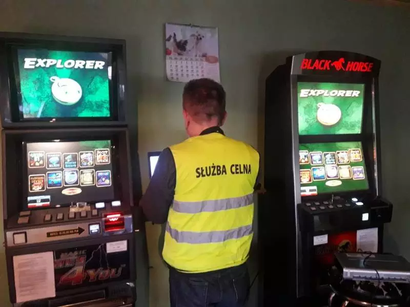 Policjanci z Zabrza zabezpieczyli kolejne automaty do nielegalnego hazardu