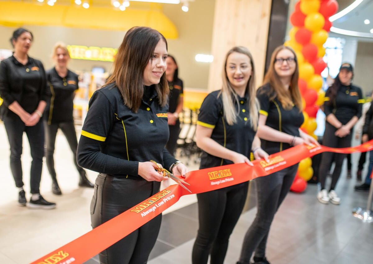 Popularny malezyjski dyskont z artykułami dla domu i do majsterkowania uroczyście zainaugurował działalność na polskim rynku / fot. materiały prasowe