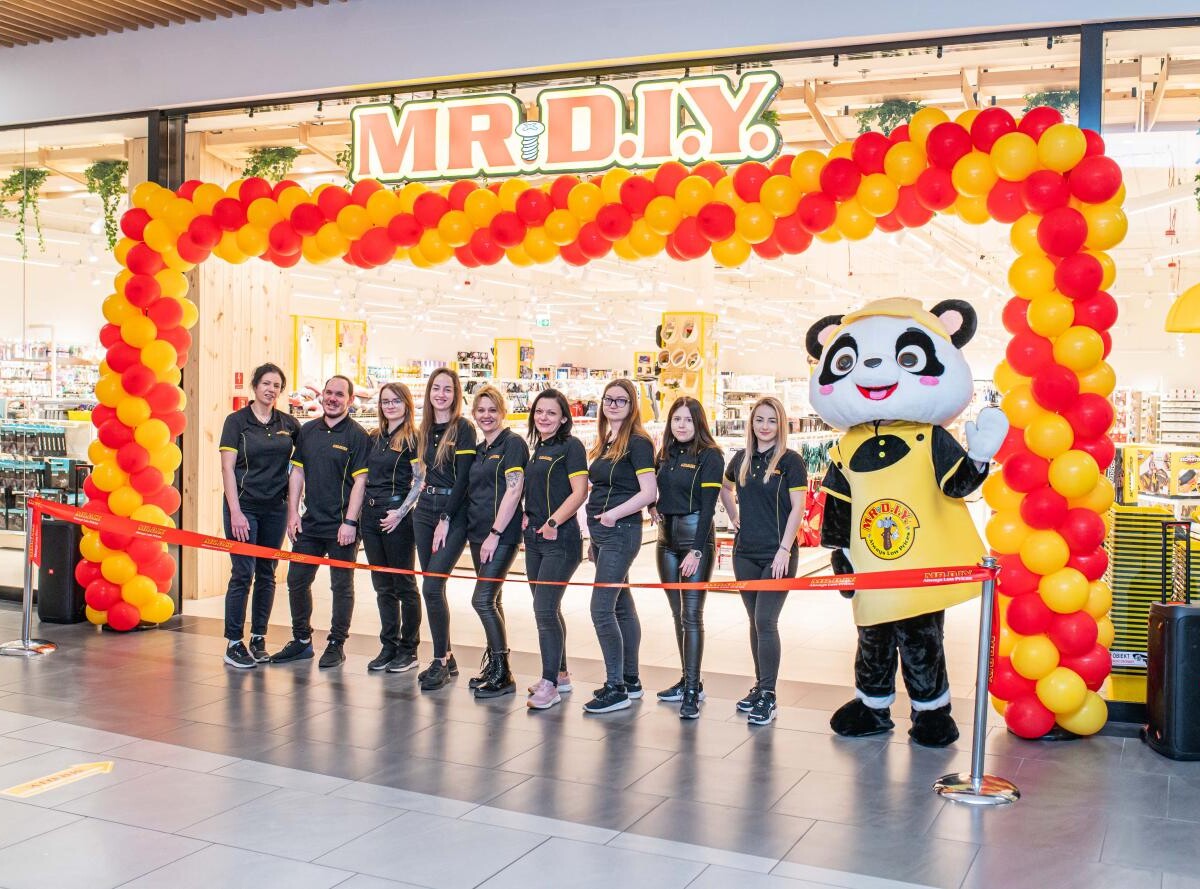 Popularny malezyjski dyskont z artykułami dla domu i do majsterkowania uroczyście zainaugurował działalność na polskim rynku / fot. materiały prasowe