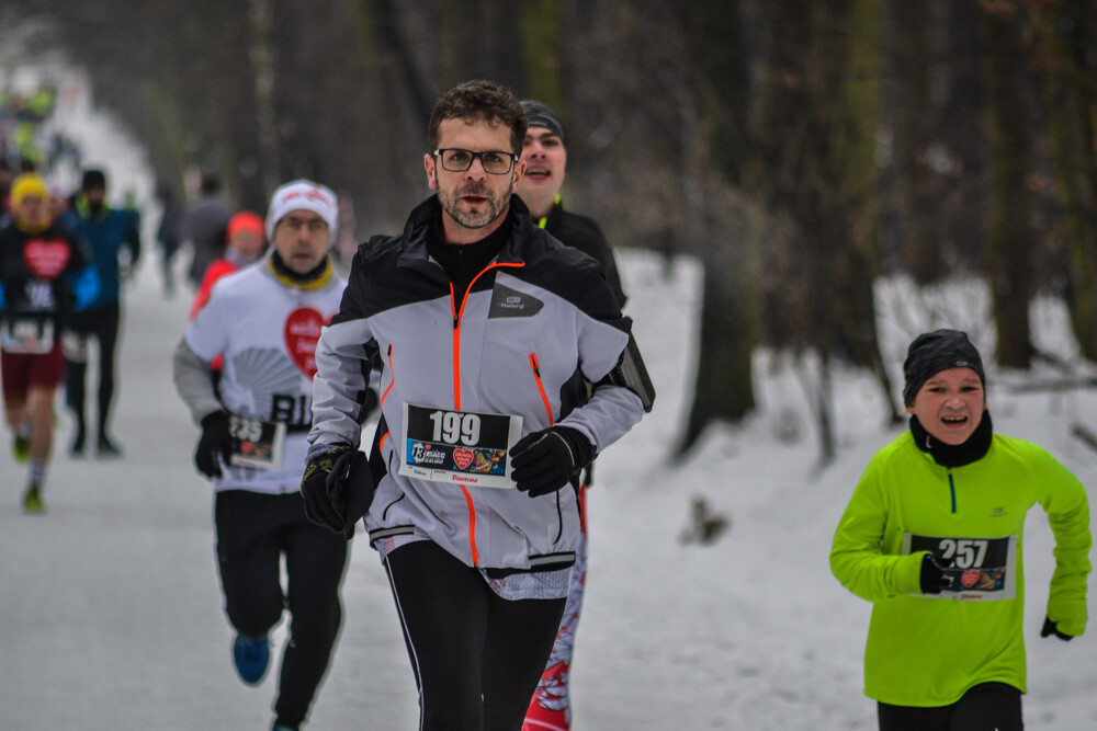 Ponad 600 osób wzięło udział w charytatywnym biegu dla Wielkiej Orkiestry Świątecznej Pomocy w Zabrzu. My też tam byliśmy i mamy zdjęcia!