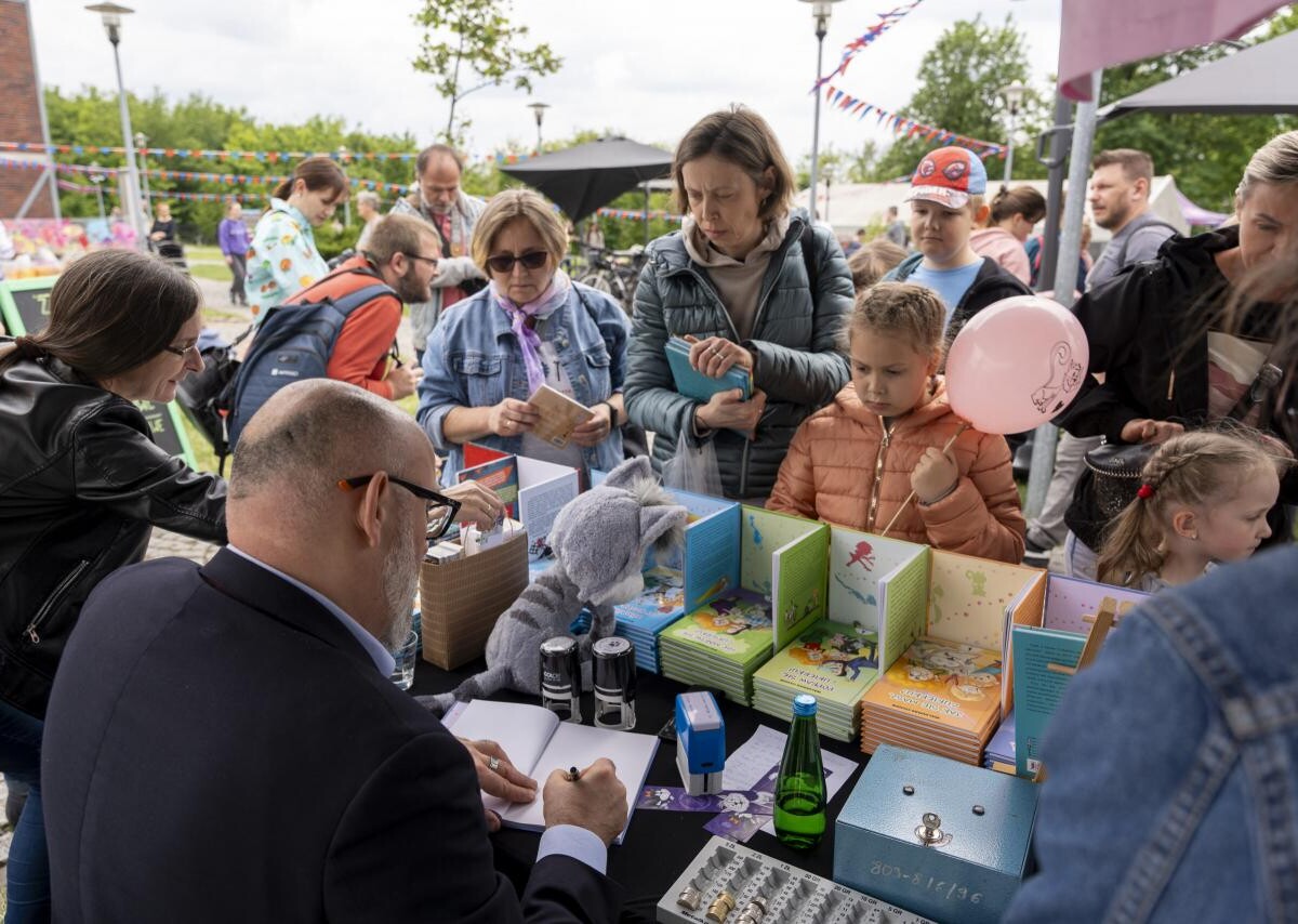 8 maja obchodziliśmy w Polsce Dzień Bibliotekarza i Bibliotek. Z tej okazji w minioną sobotę w Parku12C Sztolni Królowa Luiza odbył się festyn pn. „Pociąg do książek” / fot. UM Zabrze