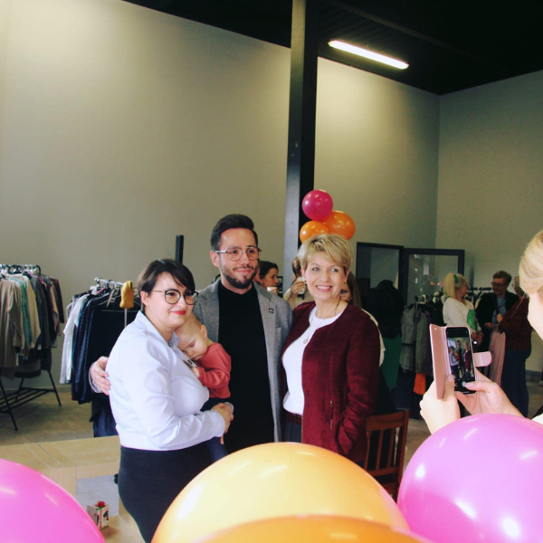 z kapci w marynarkę