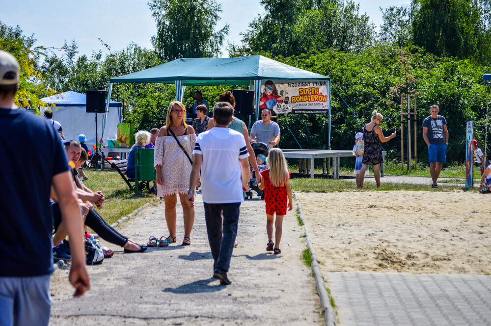 Plac przy ulicy Budowlanej był dziś najgorętszym miejscem w Rokitnicy. Tłumy zabrzan pojawiły się na II edycji Pikniku Superbohaterów.