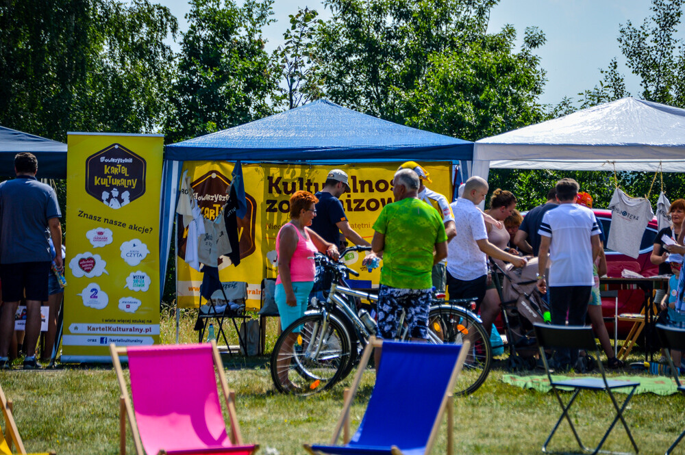 Plac przy ulicy Budowlanej był dziś najgorętszym miejscem w Rokitnicy. Tłumy zabrzan pojawiły się na II edycji Pikniku Superbohaterów.