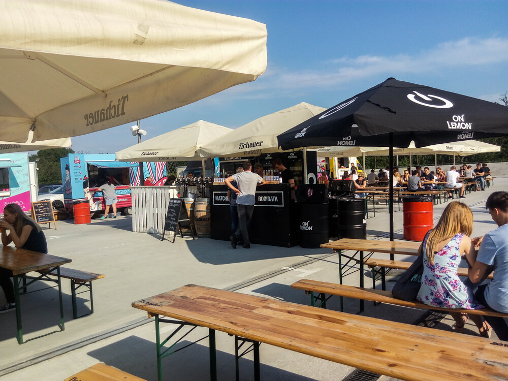 Gastrowozy znów zawitały do Zabrza. Tym razem znajdziemy je na&#8230; najwyższym piętrze parkingu przy CH Platan. Impreza potrwa do niedzieli.