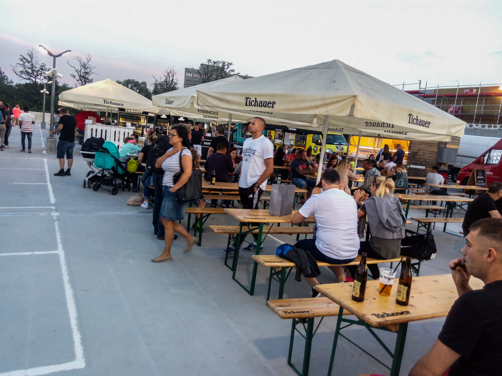 Gastrowozy znów zawitały do Zabrza. Tym razem znajdziemy je na&#8230; najwyższym piętrze parkingu przy CH Platan. Impreza potrwa do niedzieli.