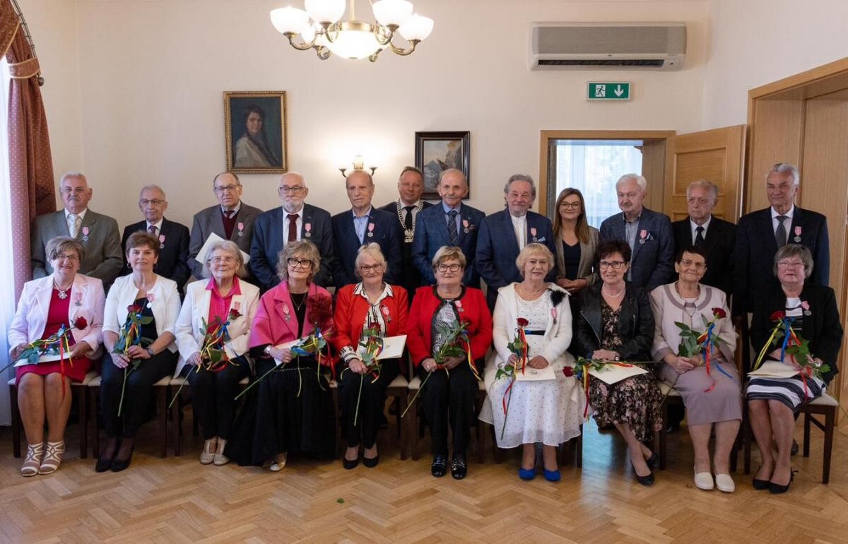 W Urzędzie Stanu Cywilnego w Zabrzu odbyła się uroczystość dla par z 50- i 60-letnim stażem małżeńskim / fot. UM Zabrze