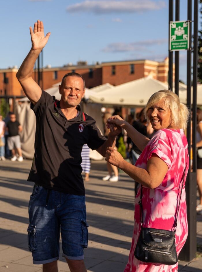 Tak się bawi Zabrze! Za nami kolejna potańcówka na Placu Teatralnym/fot. FB Ewa Weber