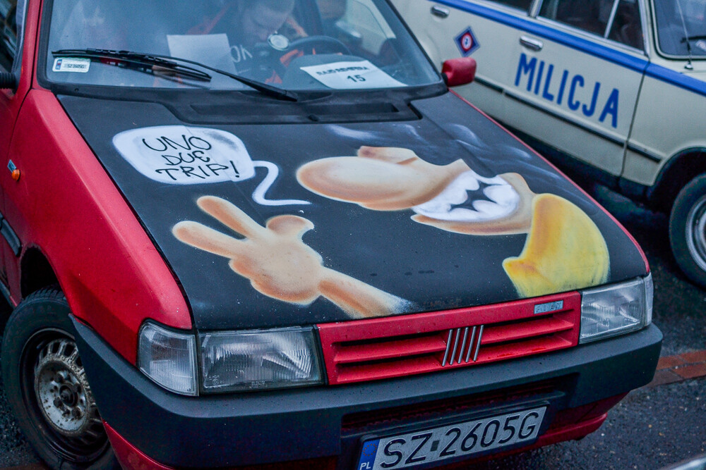 31 załóg wyjechało na ulice Zabrza w deszczowe, grudniowe popołudnie. Pojawiliśmy się na starcie zawodów, by podziwiać początek ich zmagań.