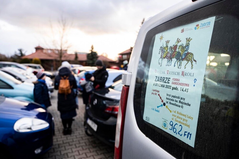 6 stycznia w uroczystość Objawienia Pańskiego, ulicami naszego miasta, wyjątkowo w tym roku ze względu na sytuację epidemiczną, przejechał samochodowy Orszak Trzech Króli.