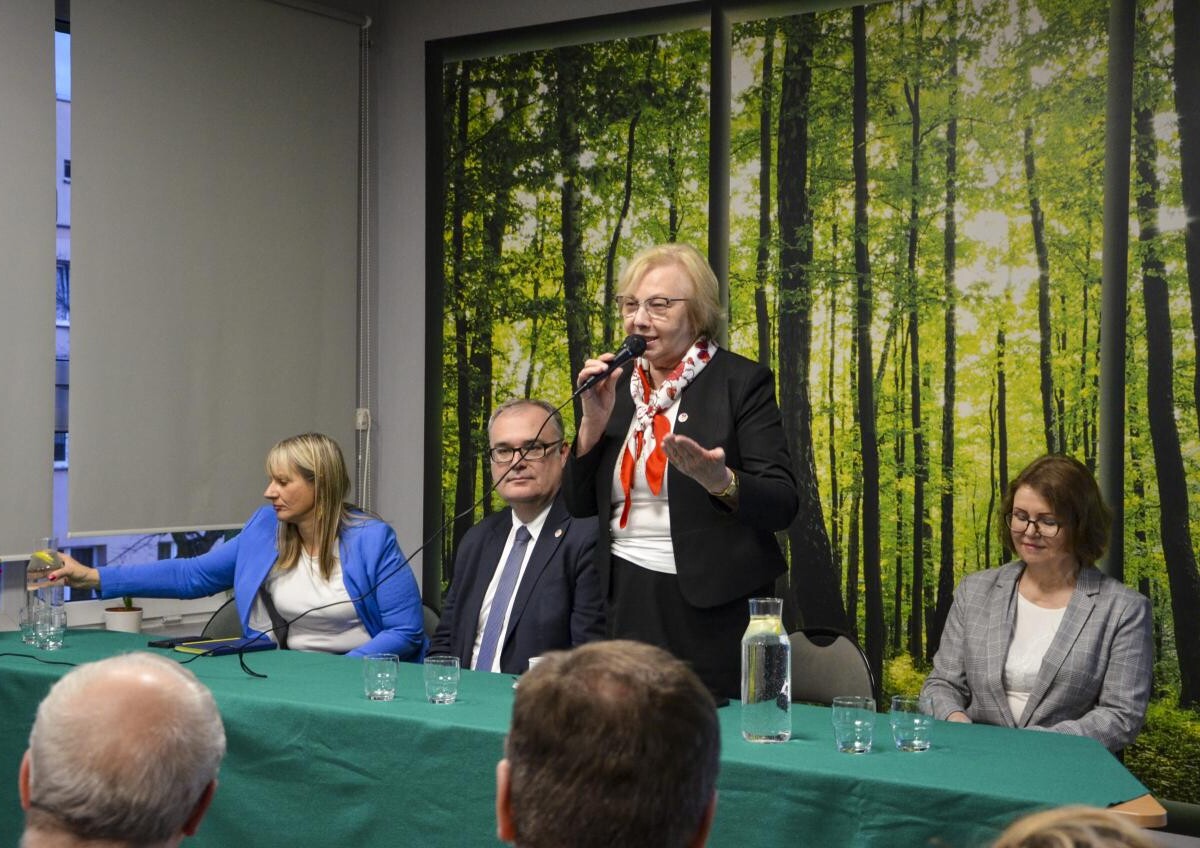 W czwartek, w Szkole Podstawowej nr 14 przy ul. Gdańskiej, odbyło się spotkanie prezydent Zabrza Małgorzaty Mańki-Szulik z Radą Dzielnicy Skłodowskiej-Curie oraz mieszkańcami / fot. UM Zabrze