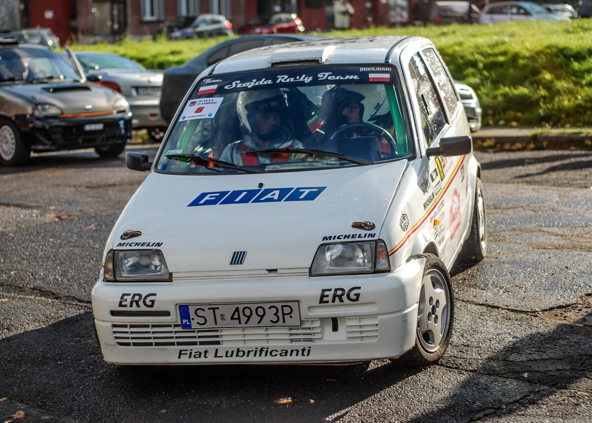 30 zgłoszonych załóg, ryk silników, zapach spalin i palonej gumy. Było głośno, kolorowo o bardzo emocjonująco na 2, edycji zawodów KJS Rally Zabrze.