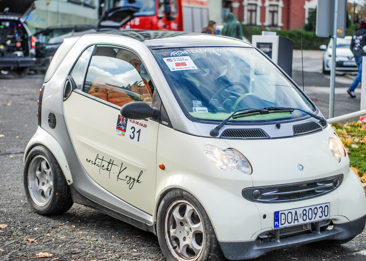 30 zgłoszonych załóg, ryk silników, zapach spalin i palonej gumy. Było głośno, kolorowo o bardzo emocjonująco na 2, edycji zawodów KJS Rally Zabrze.