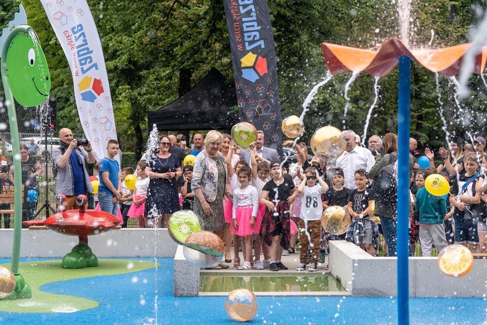 W piątek, 2 czerwca odbyło się uroczyste otwarcie pierwszego wodnego placu zabaw w Zabrzu. 

fot. UM Zabrze