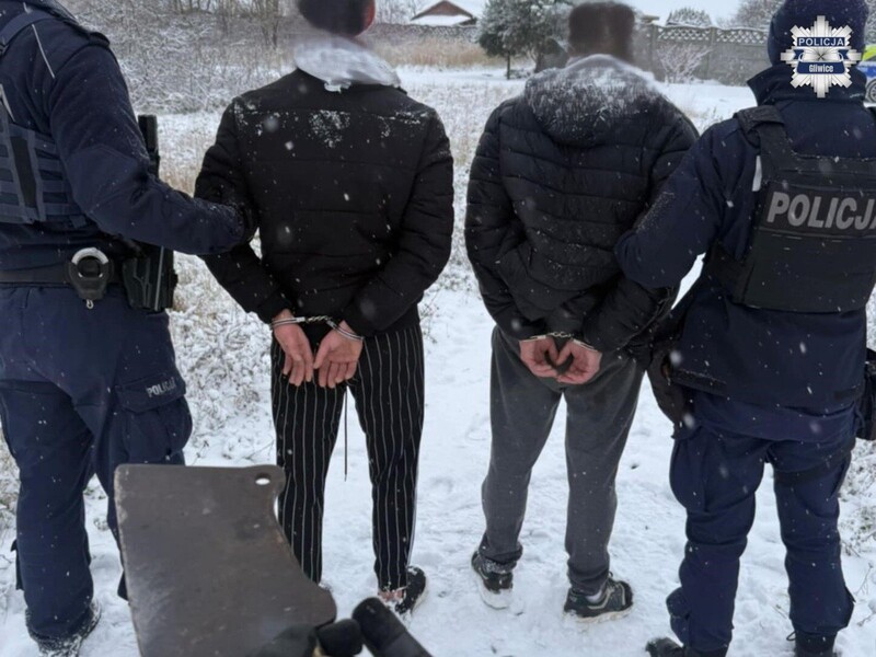 Zatrzymani za kradzież kabli ze stacji ładowania pojazdów elektrycznych